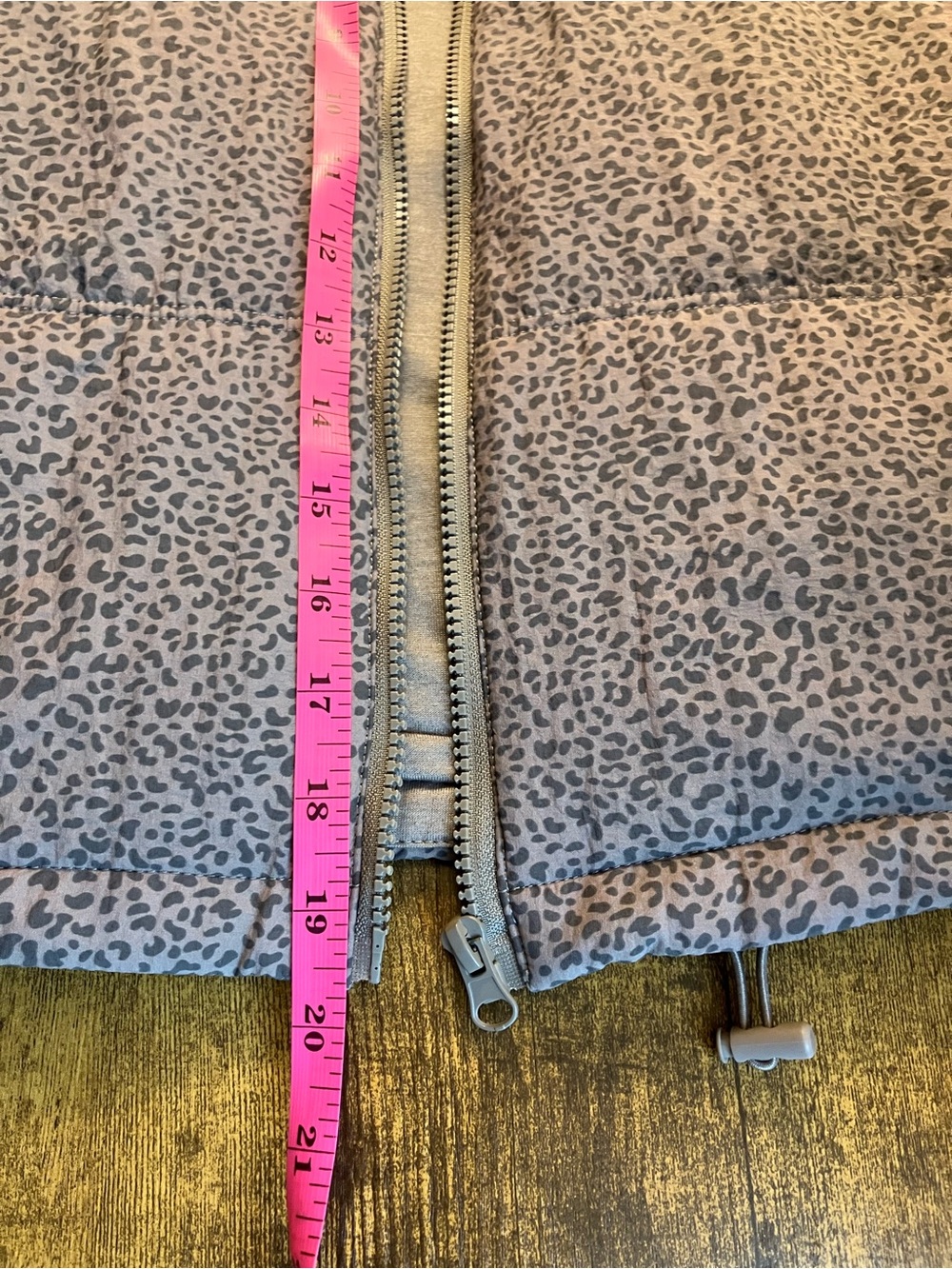 Thread & Supply Leopard Crop Quilted Puffer Vest Zip-Up Medium - Picture 9 of 11